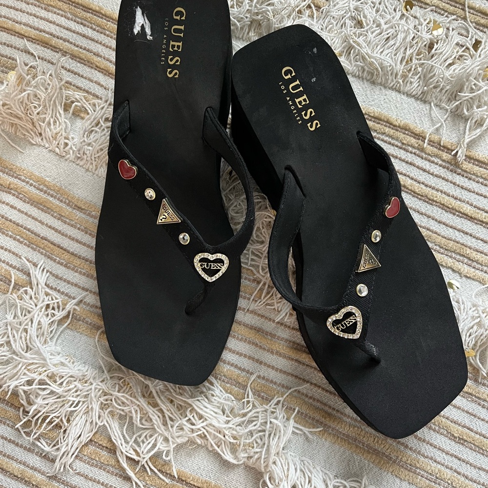 Guess Y2K Black Flip Flop Sandals with Heart Triangle Accents Charms Rhinestones